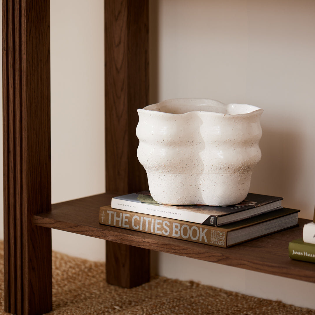 August Wavy Cream Planter